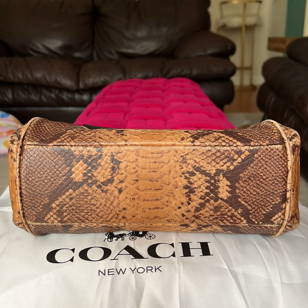Coach Minetta Crossbody-EUC - Picture 12 of 12